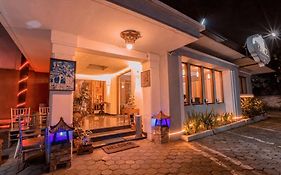 Yaemal Frances Hotel